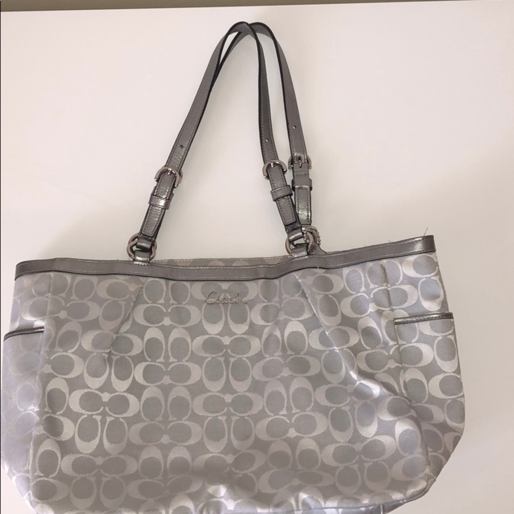 Coach Silver/Grey Signature Print Shoulder Bag